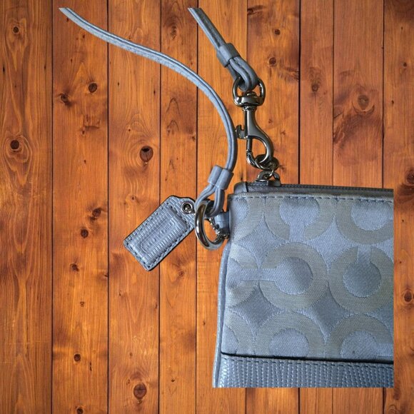 Coach Kristin OP ART Fog Light Gray Sateen Wristlet Signature Classic Charm - Picture 3 of 6